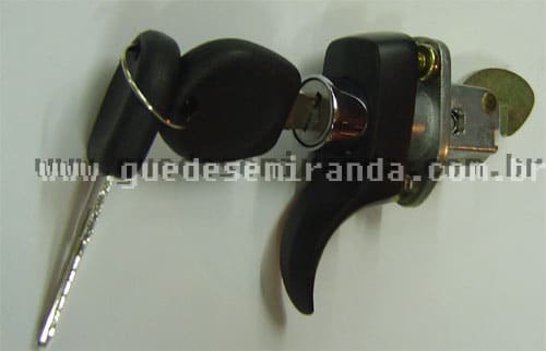 Maçaneta Tampa do Motor Fusca 1967 / 1996 - Preto