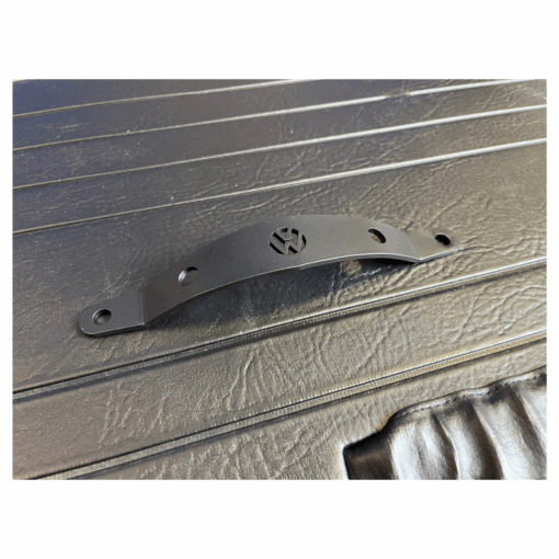 PUXADOR PORTA METAL PRETO COM LOGO NA FORRAÇÃO (2)
